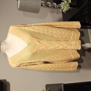 Banana Republic v-neck sweater pale yellow  size XL